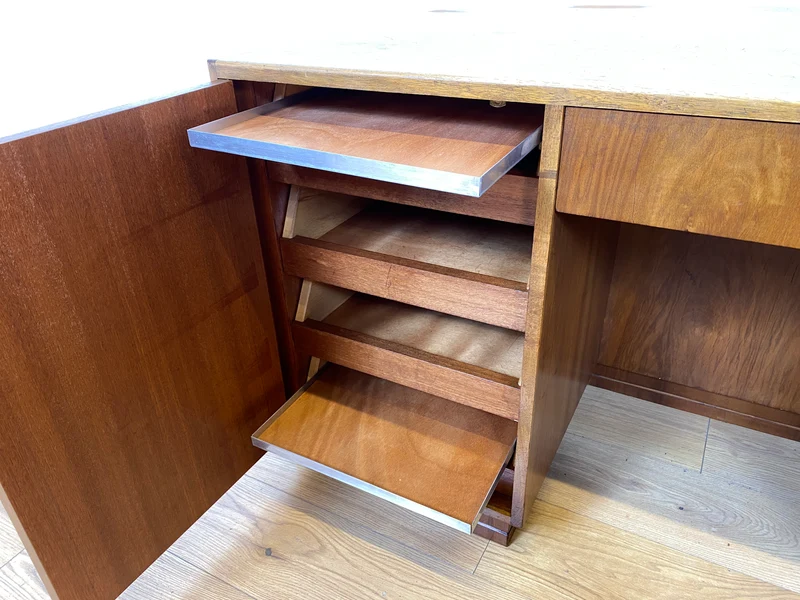 WMK I Minimalistischer freistehender Mid-Century Schreibtisch aus vollem Holz mit Regal Rückseite