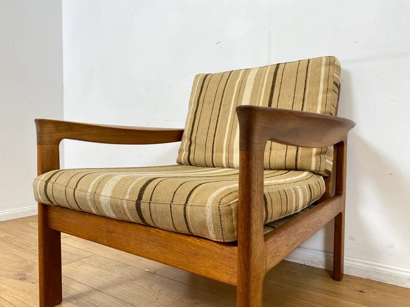 WMK I Stilvoller skandinavischer Mid-Century Sessel von Komfort mit gestreiftem beigem Originalbezug & Teakholz Rahmen