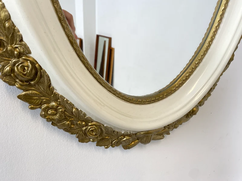 WMK I Versand möglich I Wunderschöner ovaler 70er Jahre Spiegel im Barock Stil mit weiß goldenem Kunststoff Spiegelrahmen