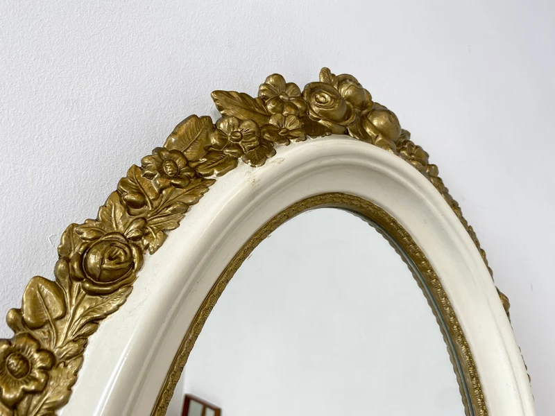 WMK I Versand möglich I Wunderschöner ovaler 70er Jahre Spiegel im Barock Stil mit weiß goldenem Kunststoff Spiegelrahmen