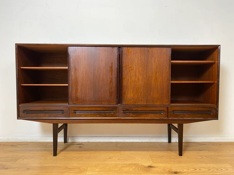 WMK I Hochwertiges skandinavisches Mid-Century Highboard in edlem Palisander mit Schubladen, Schiebetüren & Bar