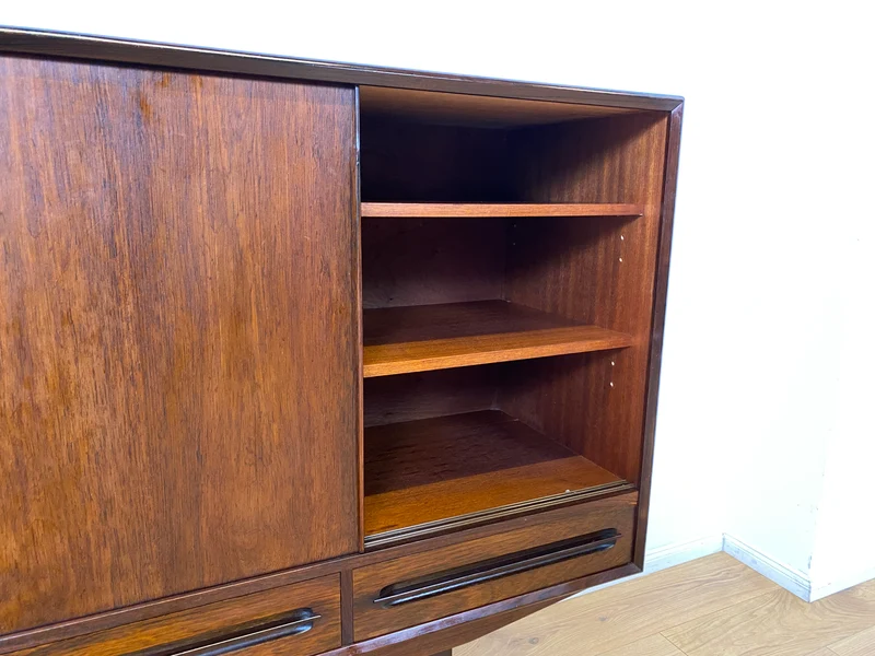 WMK I Hochwertiges skandinavisches Mid-Century Highboard in edlem Palisander mit Schubladen, Schiebetüren & Bar