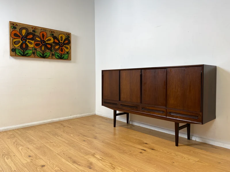 WMK I Hochwertiges skandinavisches Mid-Century Highboard in edlem Palisander mit Schubladen, Schiebetüren & Bar