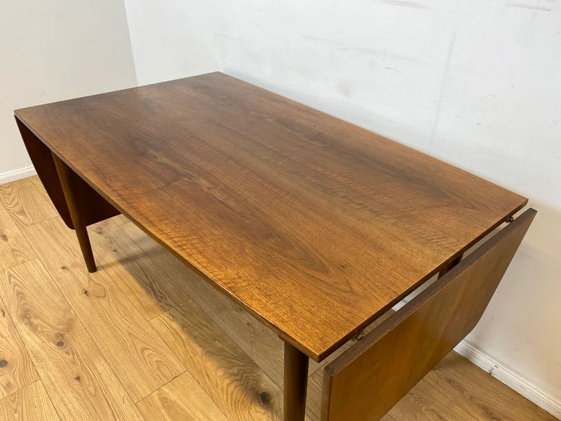 WMK I Eleganter skandinavischer Drop Leaf Esszimmertisch in Nussbaum mit hochklappbaren Erweiterungen
