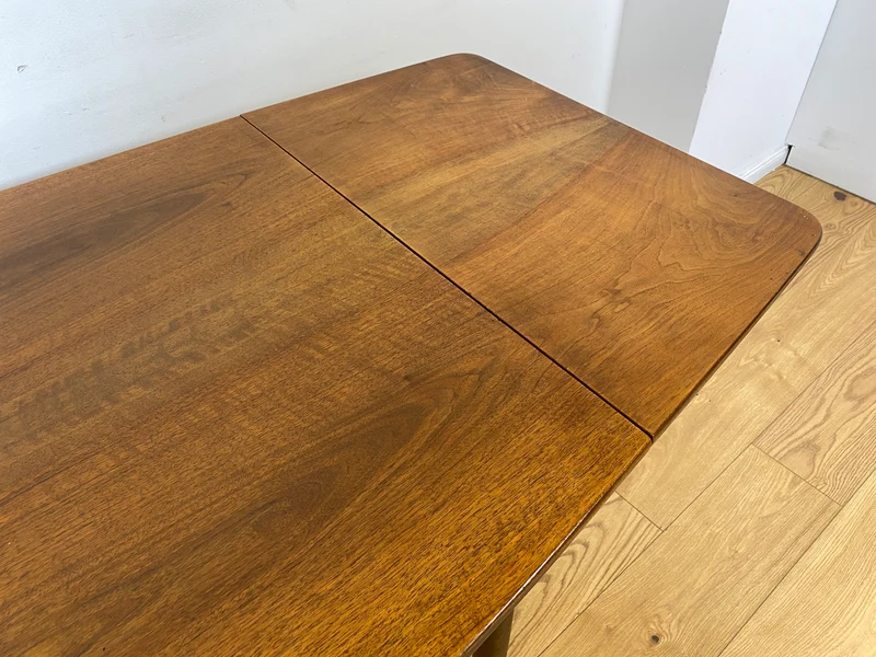 WMK I Eleganter skandinavischer Drop Leaf Esszimmertisch in Nussbaum mit hochklappbaren Erweiterungen