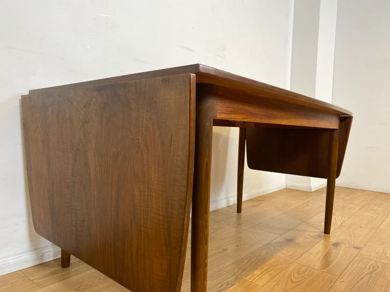 WMK I Eleganter skandinavischer Drop Leaf Esszimmertisch in Nussbaum mit hochklappbaren Erweiterungen