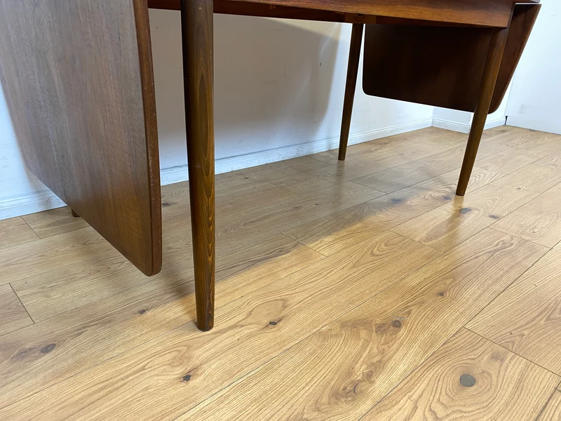 WMK I Eleganter skandinavischer Drop Leaf Esszimmertisch in Nussbaum mit hochklappbaren Erweiterungen