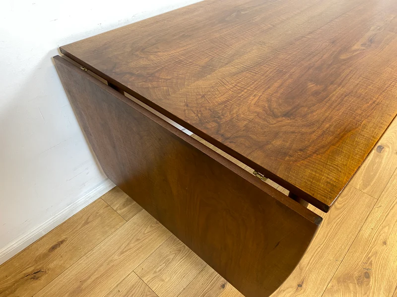 WMK I Eleganter skandinavischer Drop Leaf Esszimmertisch in Nussbaum mit hochklappbaren Erweiterungen