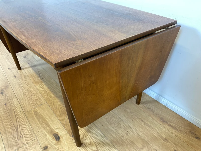 WMK I Eleganter skandinavischer Drop Leaf Esszimmertisch in Nussbaum mit hochklappbaren Erweiterungen