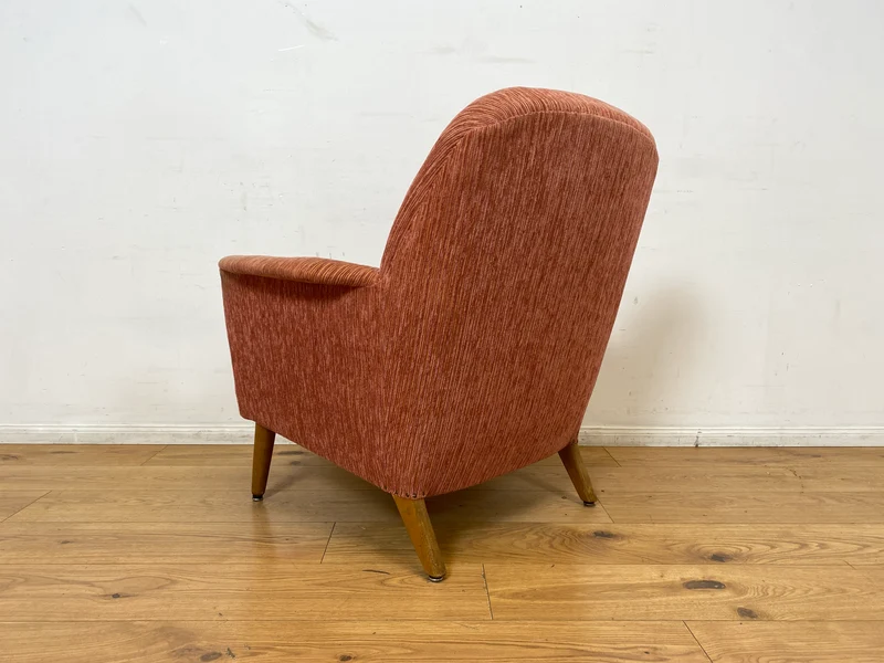 WMK I Formschöner & sehr gut erhaltener skandinavischer Mid-Century Sessel in Altrosa mit bequemen Federkernsitz