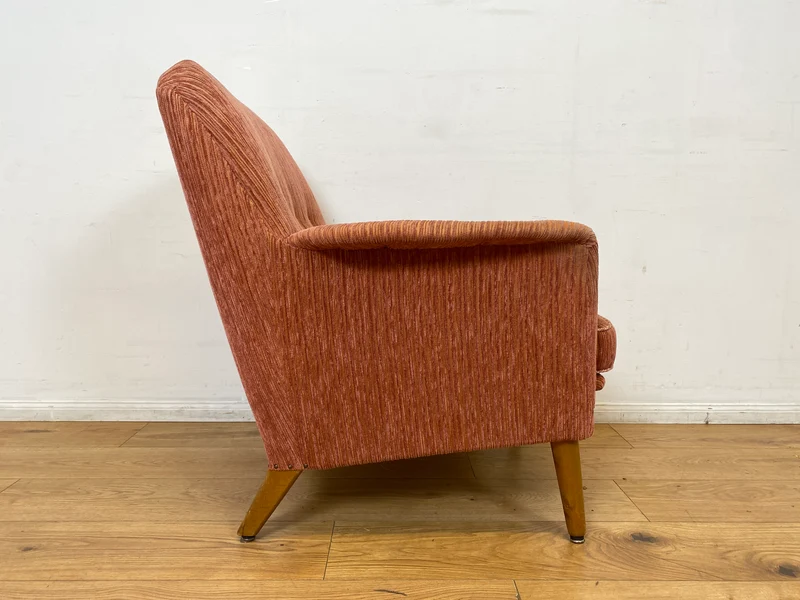 WMK I Formschöner & sehr gut erhaltener skandinavischer Mid-Century Sessel in Altrosa mit bequemen Federkernsitz