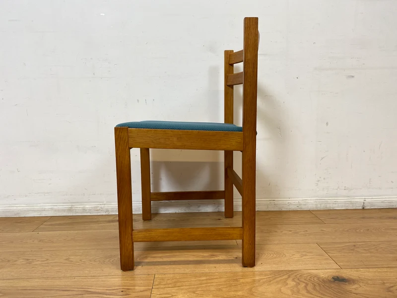 WMK I Set aus 4 minimalistischen skandinavischen Mid-Century Stühlen mit neuem Bezug in Petrolblau