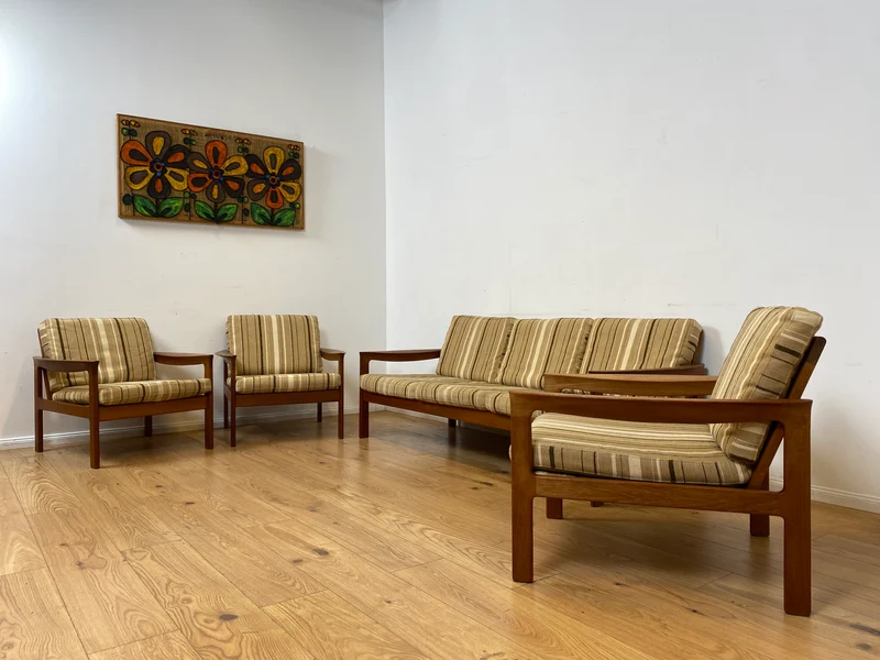 WMK I Stilvolles skandinavisches Mid-Century Sofa von Komfort mit gestreiftem beigem Originalbezug & Teakholz Rahmen