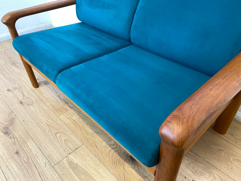 WMK I Hochwertiges skandinavisches Designersofa von Holstebro Møbelfabrik in Petrol Blau I Teakholz