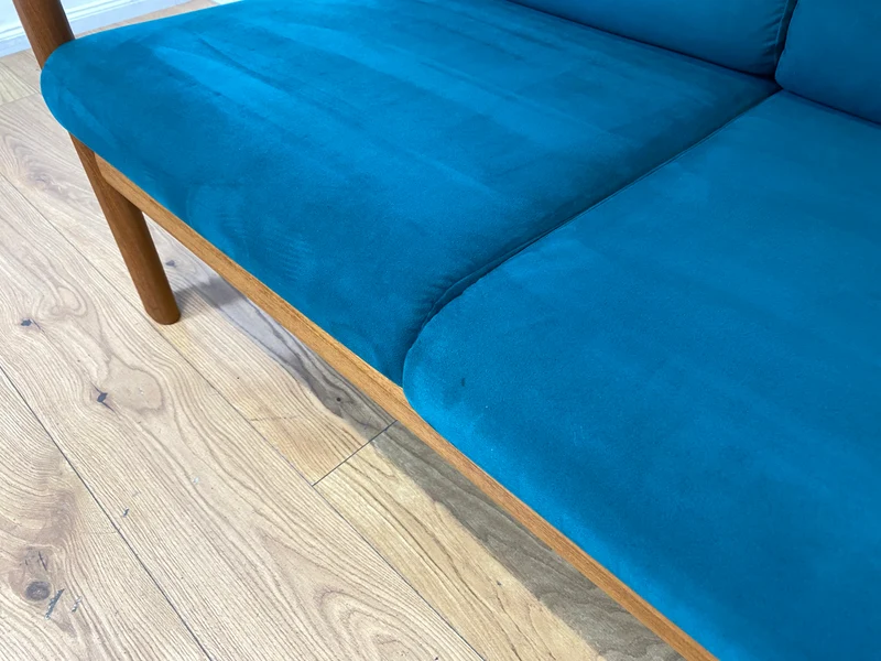 WMK I Hochwertiges skandinavisches Designersofa von Holstebro Møbelfabrik in Petrol Blau I Teakholz