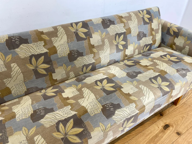 WMK I Stilvolles 60er Jahre Schlafsofa von VEB Hellerau mit freundlichem späterem Bezug und passenden Kissen