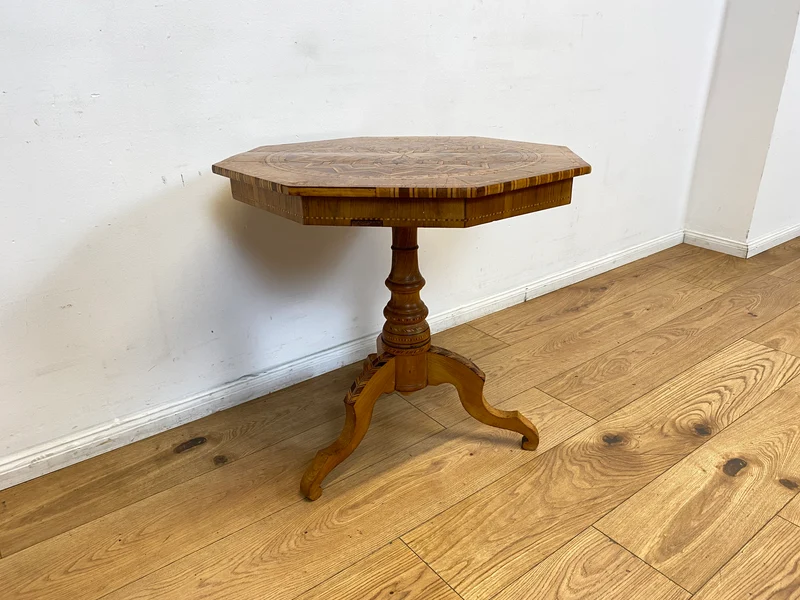 WMK I Eleganter antiker italienischer Sorrento Tisch I 1880-1900 I aufwendige Intarsien mit Sternrosette I gedrechselte Dreifuß Säule