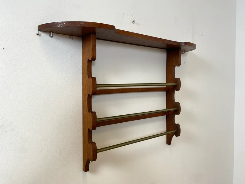 WMK I Schönes Mid-Century Wandregal für Geschirrtücher / Handtücher I Vollholz mit Messingstangen