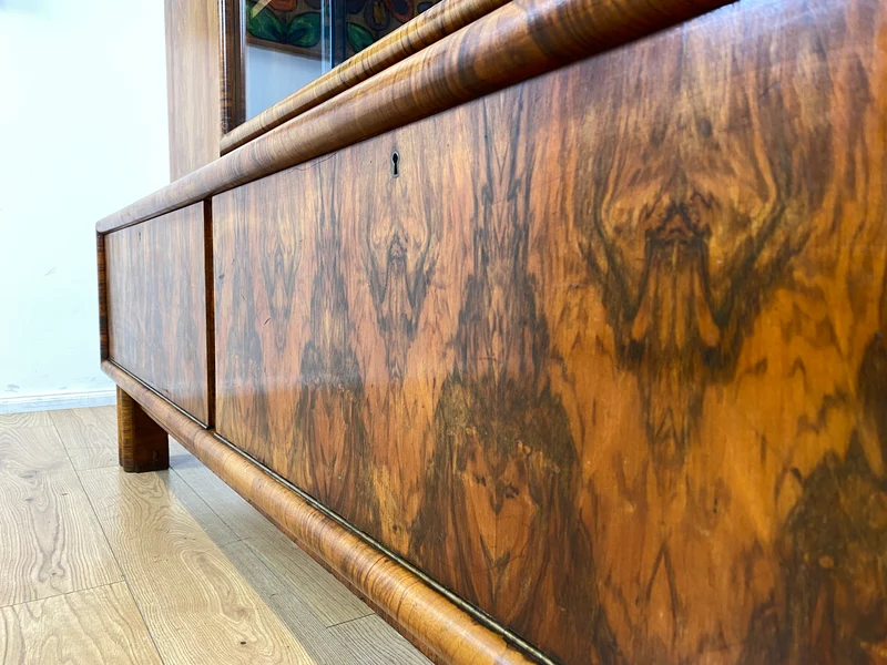 WMK I Wunderschöner 30er Jahre Art Deco Wohnzimmerschrank I Vollholz in edlem Walnuss