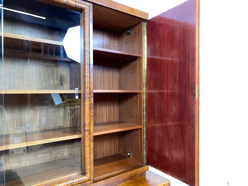 WMK I Wunderschöner 30er Jahre Art Deco Wohnzimmerschrank I Vollholz in edlem Walnuss