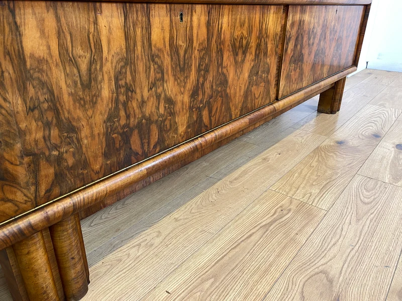 WMK I Wunderschöner 30er Jahre Art Deco Wohnzimmerschrank I Vollholz in edlem Walnuss