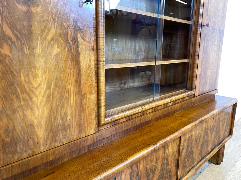WMK I Wunderschöner 30er Jahre Art Deco Wohnzimmerschrank I Vollholz in edlem Walnuss