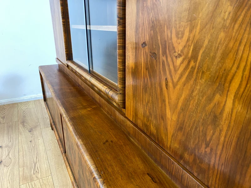 WMK I Wunderschöner 30er Jahre Art Deco Wohnzimmerschrank I Vollholz in edlem Walnuss