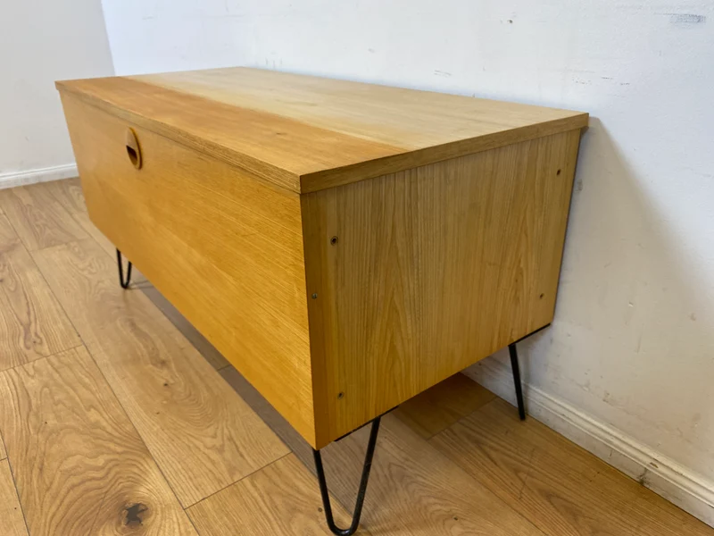 WMK I Kultiges Designer Sideboard 430/61 von Joachim Nebelung für VEB Hellerau in Sen Esche auf neuen Hairpin Metallfüssen