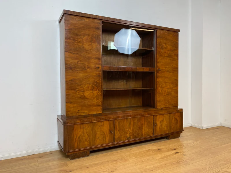 WMK I Imposanter 30er Jahre Art Deco Wohnzimmerschrank I Vollholz in edlem Walnuss