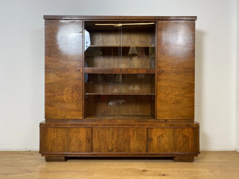 WMK I Imposanter 30er Jahre Art Deco Wohnzimmerschrank I Vollholz in edlem Walnuss