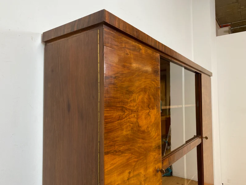 WMK I Imposanter 30er Jahre Art Deco Wohnzimmerschrank I Vollholz in edlem Walnuss
