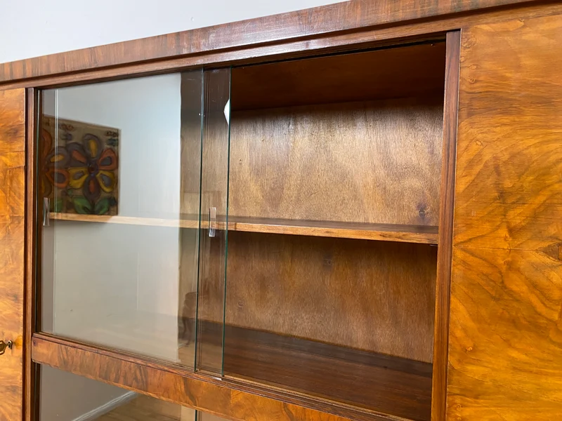 WMK I Imposanter 30er Jahre Art Deco Wohnzimmerschrank I Vollholz in edlem Walnuss