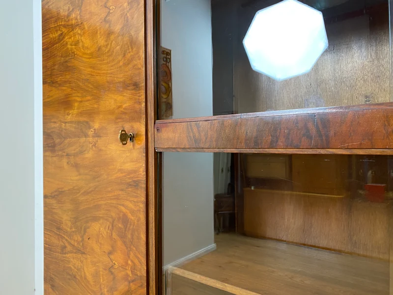 WMK I Imposanter 30er Jahre Art Deco Wohnzimmerschrank I Vollholz in edlem Walnuss