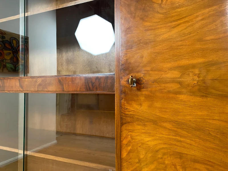 WMK I Imposanter 30er Jahre Art Deco Wohnzimmerschrank I Vollholz in edlem Walnuss