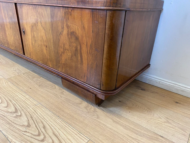 WMK I Imposanter 30er Jahre Art Deco Wohnzimmerschrank I Vollholz in edlem Walnuss