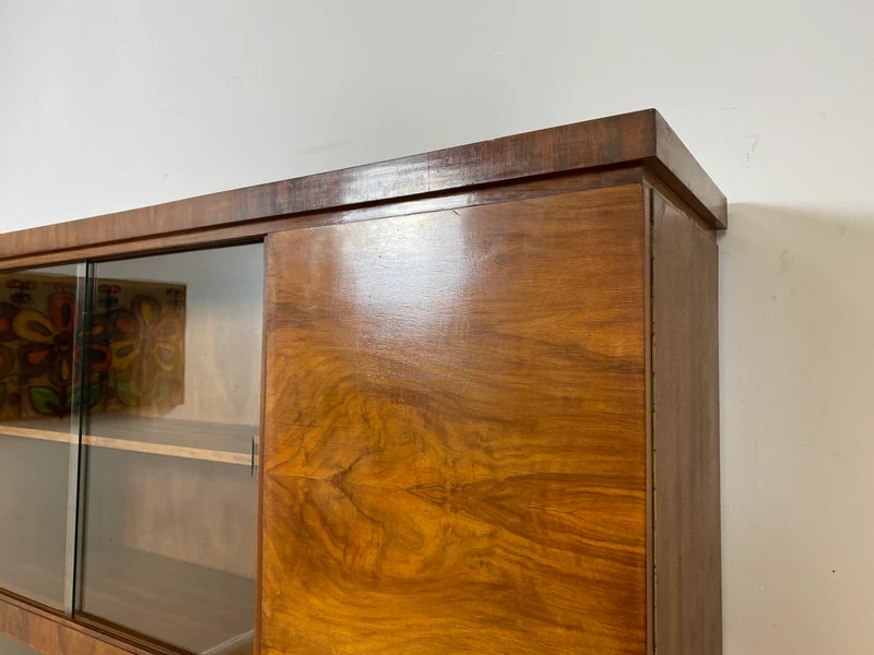 WMK I Imposanter 30er Jahre Art Deco Wohnzimmerschrank I Vollholz in edlem Walnuss