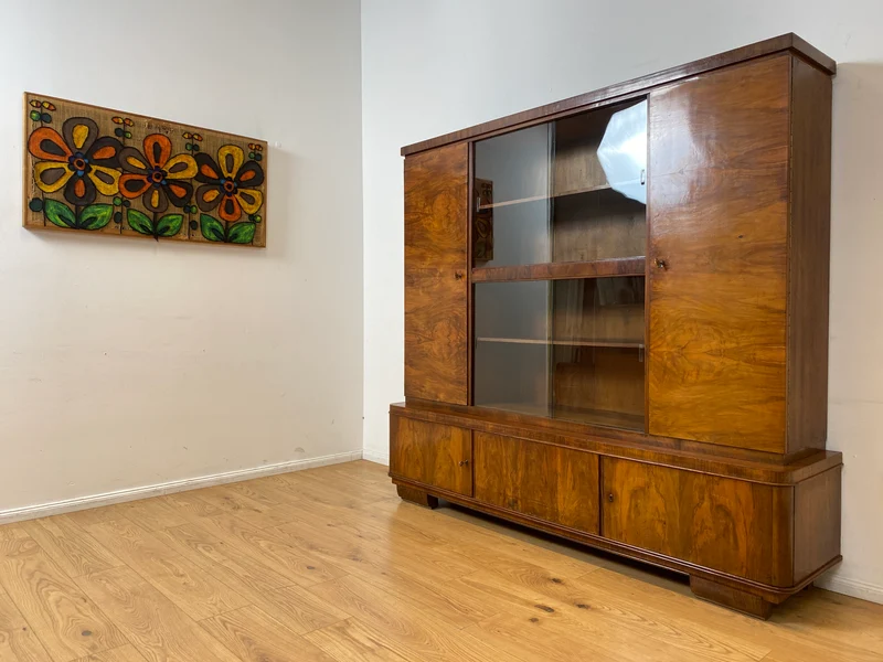 WMK I Imposanter 30er Jahre Art Deco Wohnzimmerschrank I Vollholz in edlem Walnuss