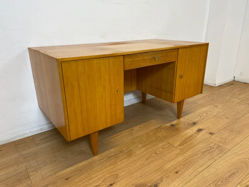 WMK I Minimalistischer heller 60er Jahre Schreibtisch von Musterring, freistehend mit Regal Rückseite