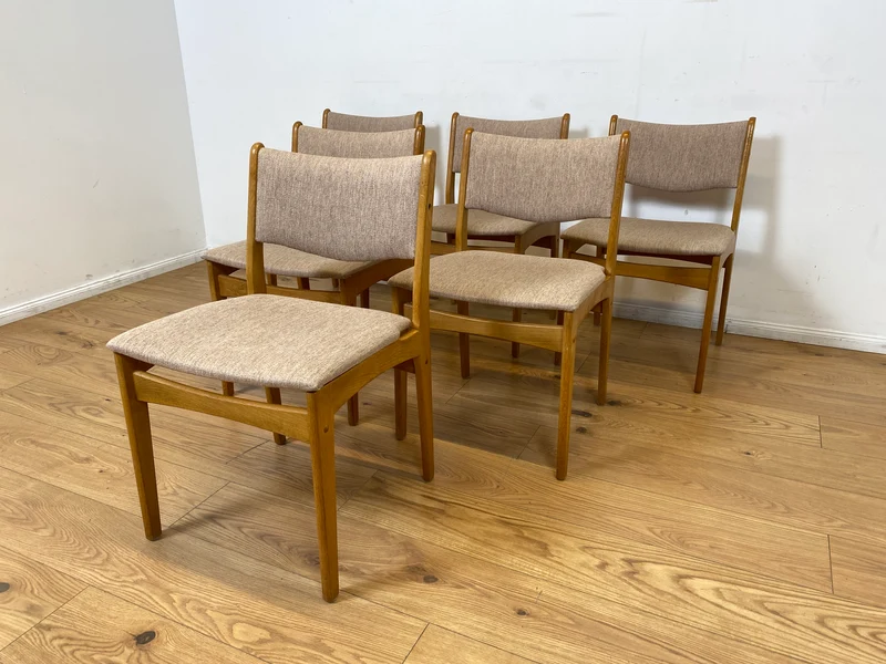 WMK I 6er Set skandinavischer Designerstühle von Johannes Andersen aus Eiche mit beigem Originalbezug