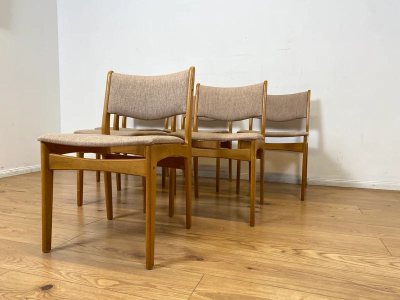 WMK I 6er Set skandinavischer Designerstühle von Johannes Andersen aus Eiche mit beigem Originalbezug