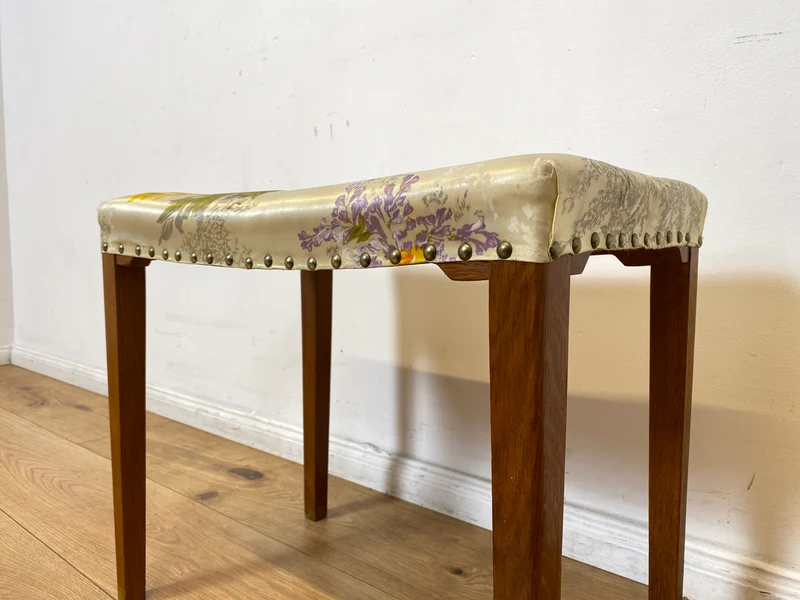 WMK I Wunderschöner skandinavischer Mid-Century Hocker mit hochwertigem floralem Bezug