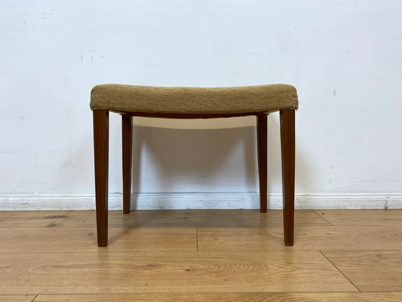 WMK I Versand 15€ I 1/2 Formschöner skandinavischer Mid-Century Sitzhocker mit beigem Bezug