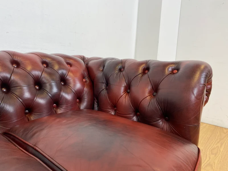WMK I Der Klassiker I Hochwertiges Chesterfield Sofa mit gestepptem Echtleder Bezug & Alterspatina
