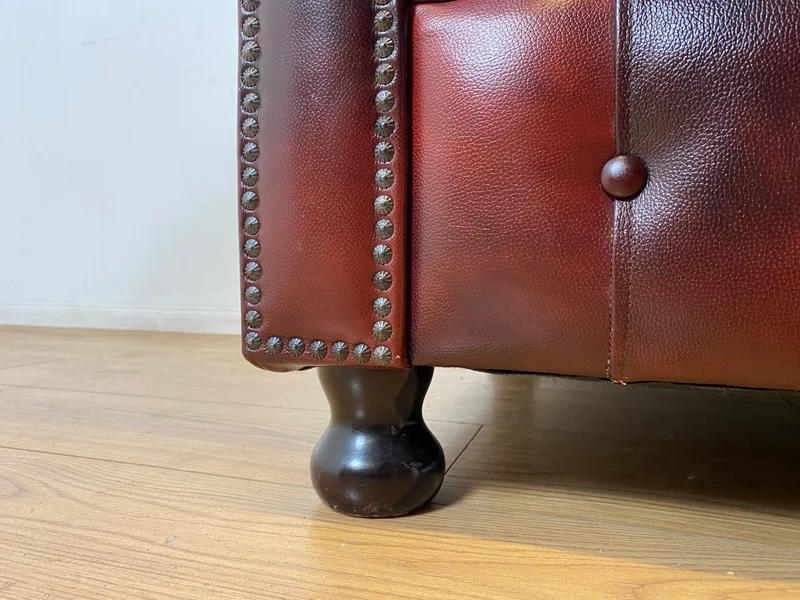 WMK I Der Klassiker I Hochwertiges Chesterfield Sofa mit gestepptem Echtleder Bezug & Alterspatina
