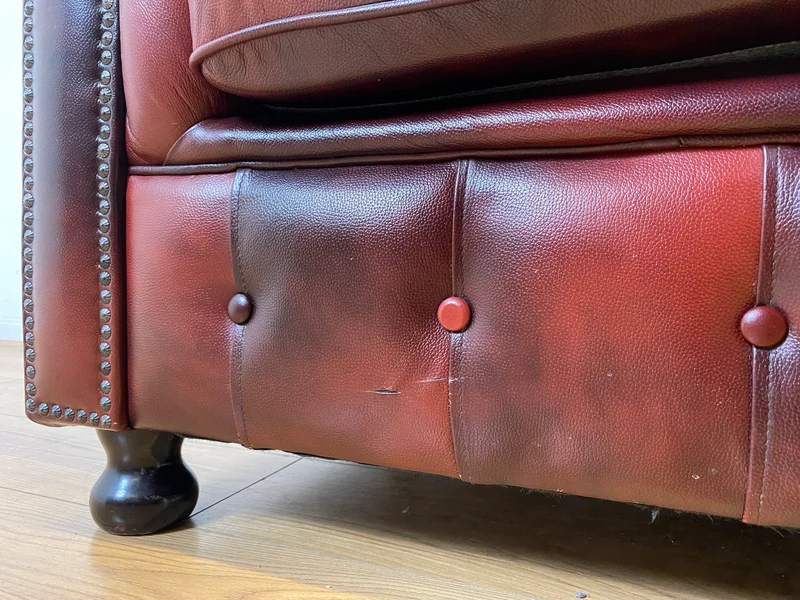 WMK I Der Klassiker I Hochwertiges Chesterfield Sofa mit gestepptem Echtleder Bezug & Alterspatina