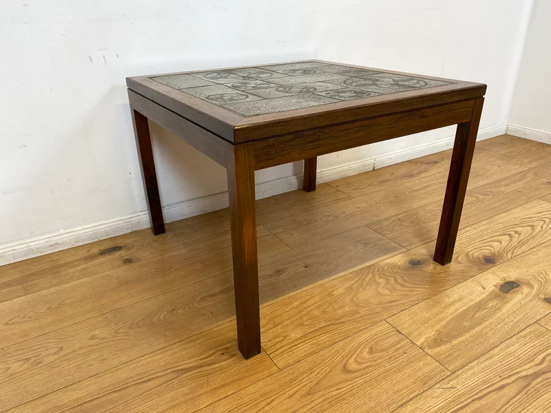 WMK I Schöner skandinavischer Mid-Century Couchtisch I Teakholz mit kunstvollen Fliesen