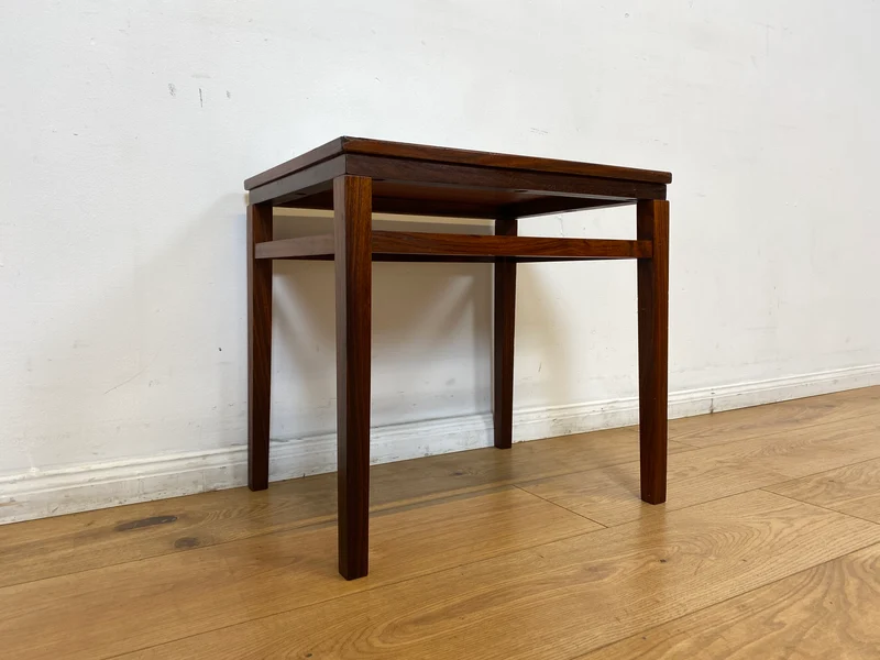 WMK I Edler skandinavischer Mid-Century Couchtisch aus Palisander mit kunstvollen Fliesen