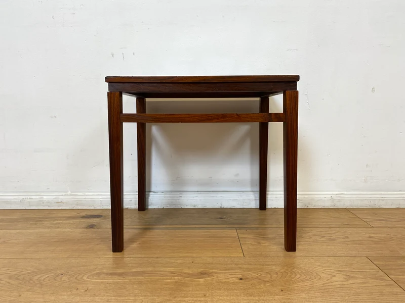 WMK I Edler skandinavischer Mid-Century Couchtisch aus Palisander mit kunstvollen Fliesen