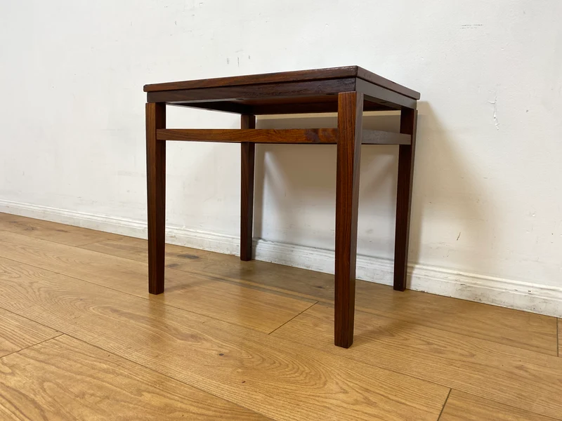 WMK I Edler skandinavischer Mid-Century Couchtisch aus Palisander mit kunstvollen Fliesen