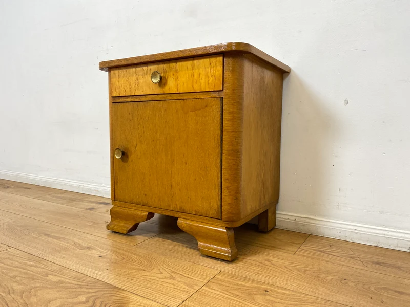 WMK Schöner Mid-Century Nachttisch aus vollem Holz mit Schublade und Messinggriffen